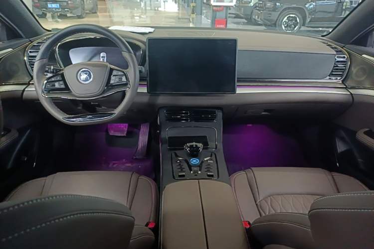 Used BYD Han 2024 DM-i Glory Edition 121KM Prestige Model Center Console