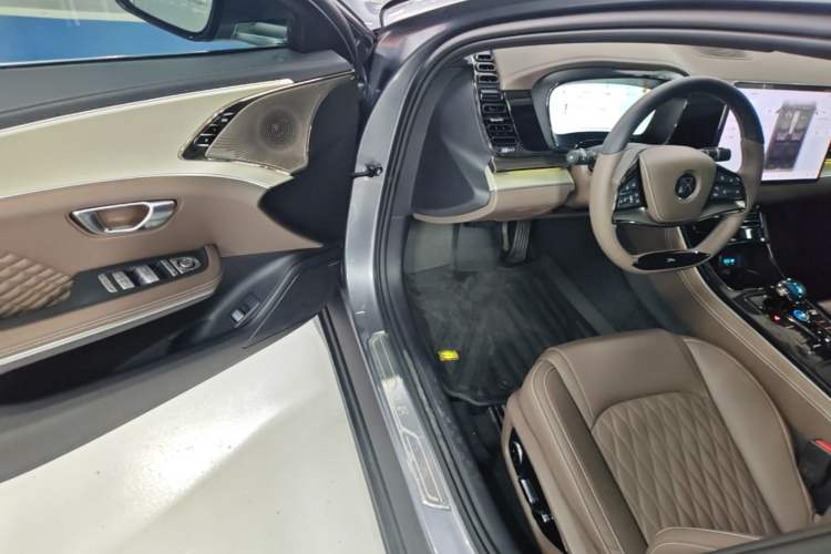 Used BYD Han 2024 EV Glory Edition 605KM Front-Wheel-Drive Premium Model Driver Seat