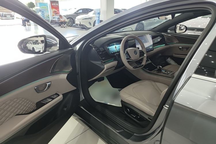 Used BYD Han 2024 EV Glory Edition 610 km All-Wheel Drive "Tian Shen Zhi Jia" Intelligent Driving Model Driver Seat
