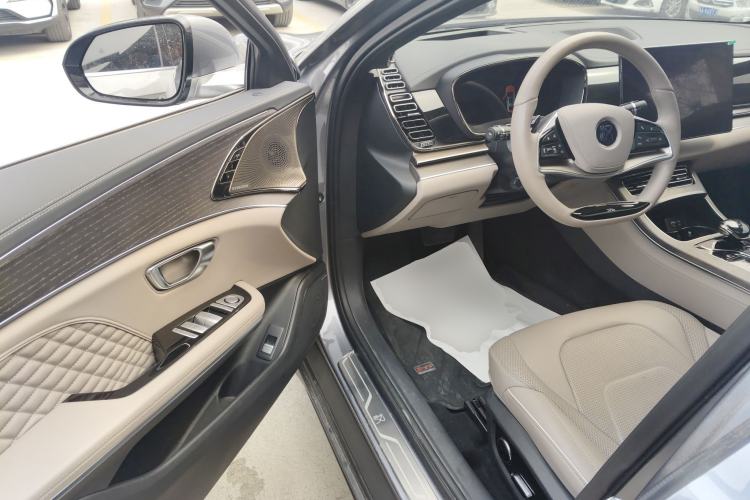 Used BYD Han 2024 EV Glory Edition 610 km All-Wheel Drive "Tian Shen Zhi Jia" Intelligent Driving Model Driver Seat