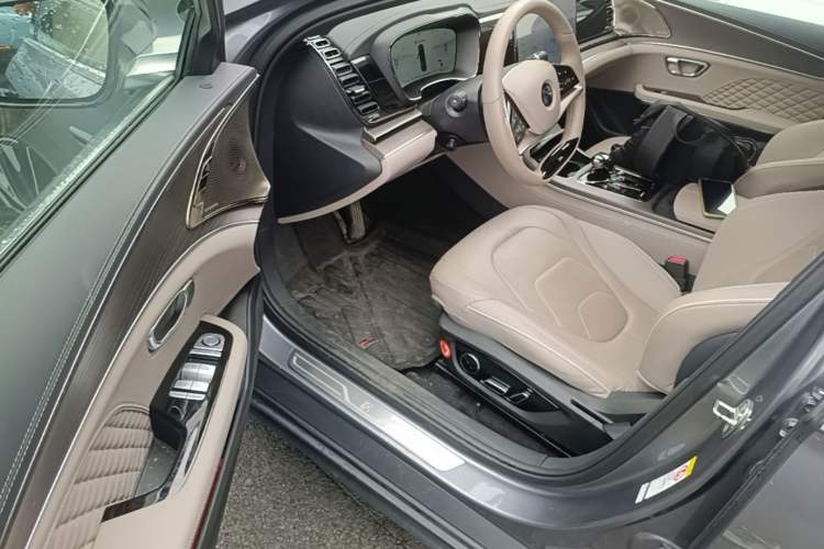 Used BYD Han 2024 EV Glory Edition 610 km All-Wheel Drive "Tian Shen Zhi Jia" Intelligent Driving Model Driver Seat