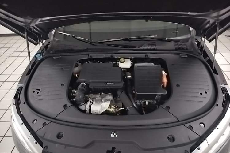 Used BYD Han 2024 DM-i Glory Edition 121KM Elite Model Engine Bay