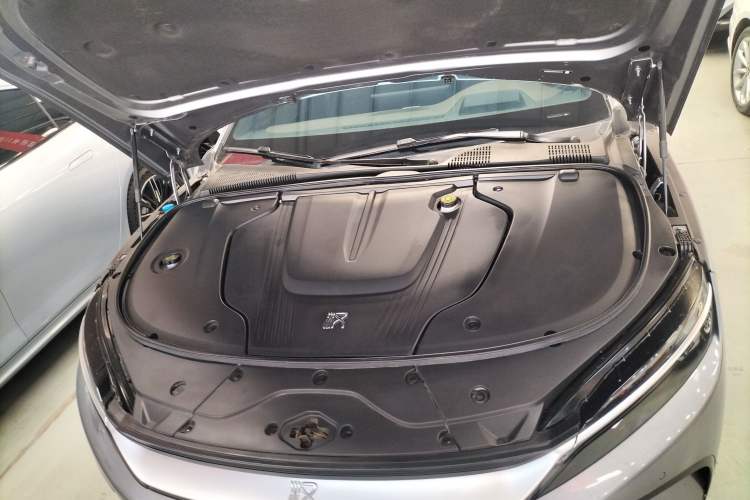 Used BYD Han 2024 EV Glory Edition 605KM Front-Wheel-Drive Premium Model Engine Bay