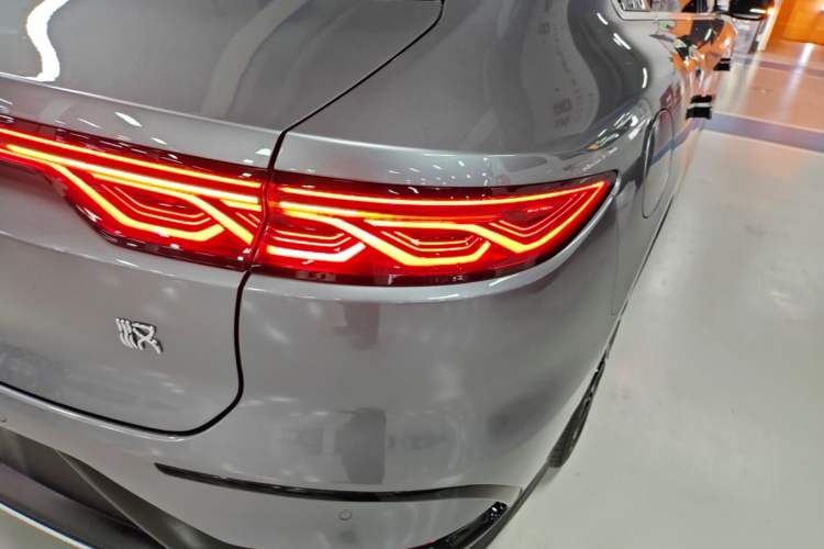 Used BYD Han 2024 EV Glory Edition 605KM Front-Wheel-Drive Premium Model Exterior 3