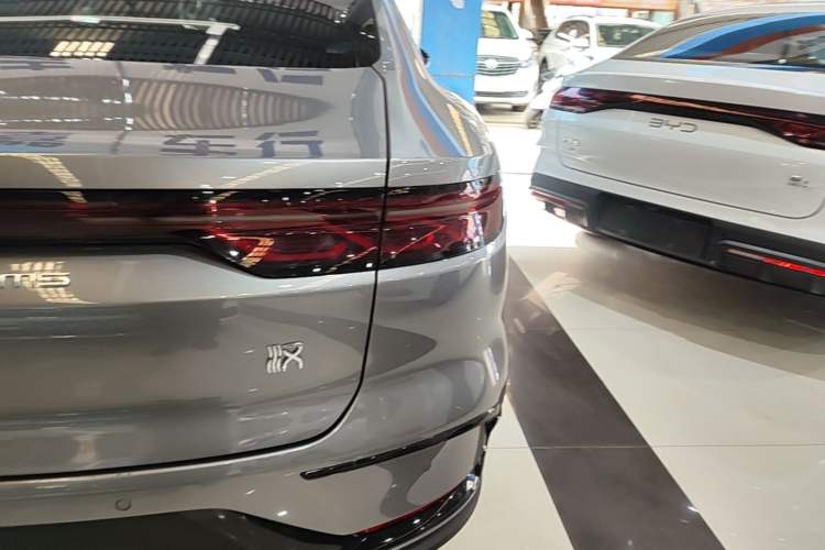 Used BYD Han 2024 DM-i Glory Edition 121KM Elite Model Exterior 3