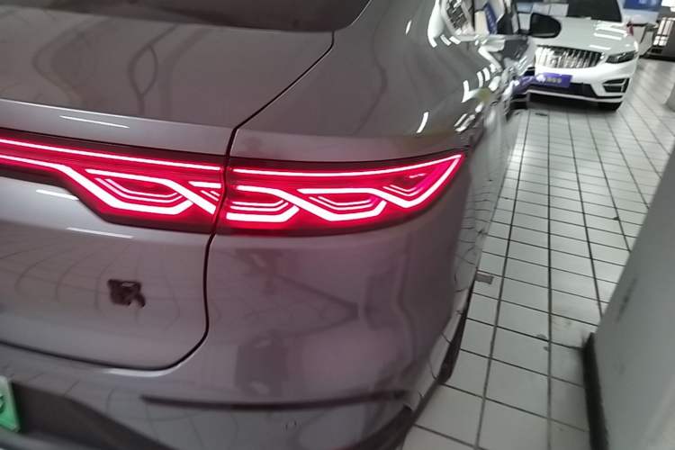 Used BYD Han 2024 DM-i Glory Edition 121KM Elite Model Exterior 3