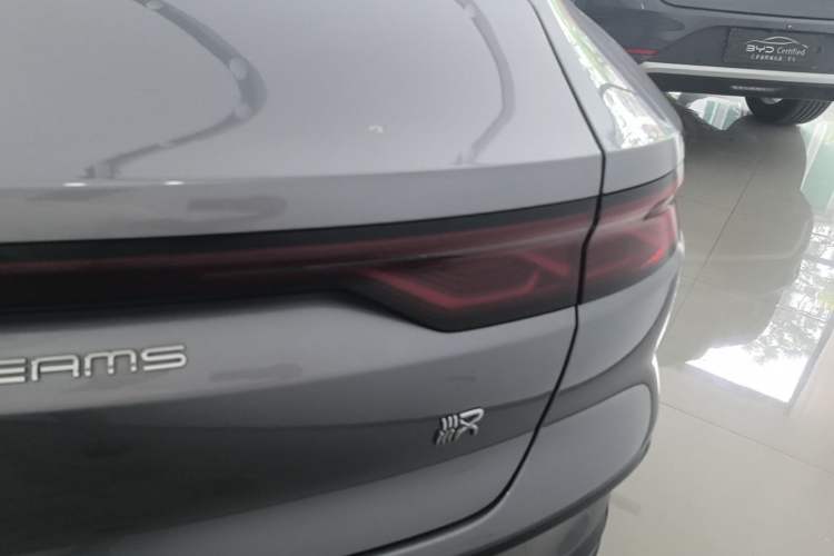 Used BYD Han 2024 DM-i Glory Edition 121KM Elite Model Exterior 3