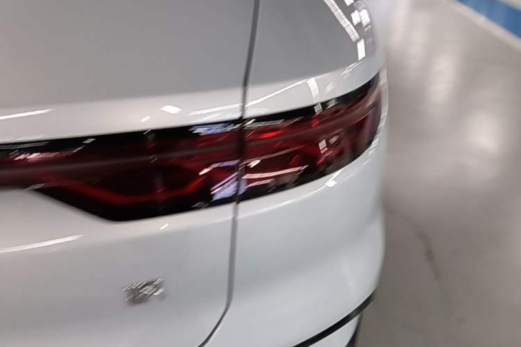 Used BYD Han 2024 DM-i Glory Edition 121KM Elite Model Exterior 3