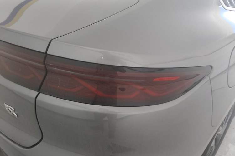 Used BYD Han 2024 DM-i Glory Edition 121KM Elite Model Exterior 3