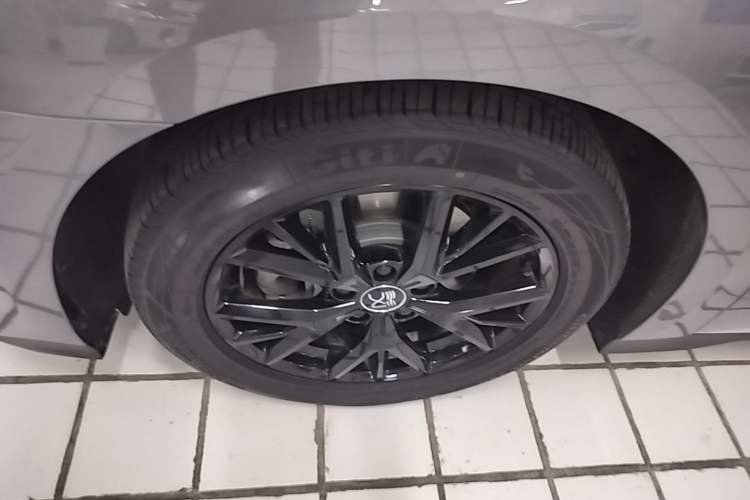 Used BYD Han 2024 DM-i Glory Edition 121KM Elite Model Exterior 4