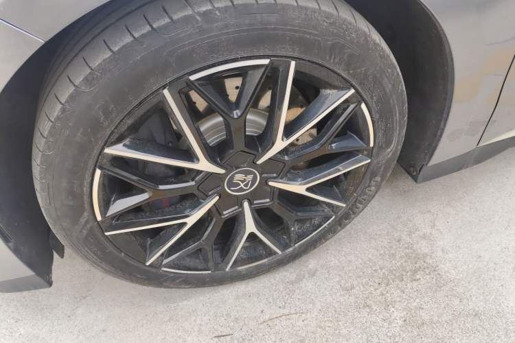 Used BYD Han 2024 EV Glory Edition 610 km All-Wheel Drive "Tian Shen Zhi Jia" Intelligent Driving Model Exterior 4