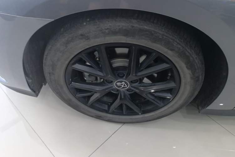 Used BYD Han 2024 DM-i Glory Edition 121KM Elite Model Exterior 4