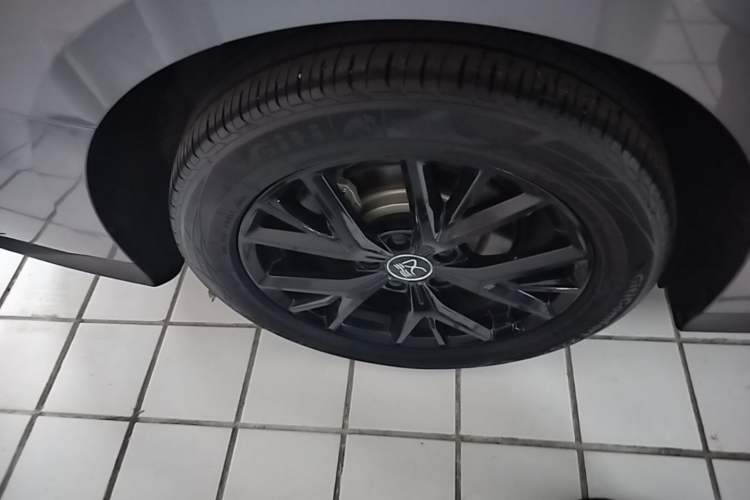 Used BYD Han 2024 DM-i Glory Edition 121KM Elite Model Exterior 5