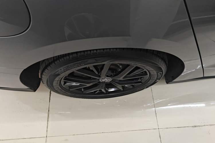 Used BYD Han 2024 DM-i Glory Edition 121KM Elite Model Exterior 5