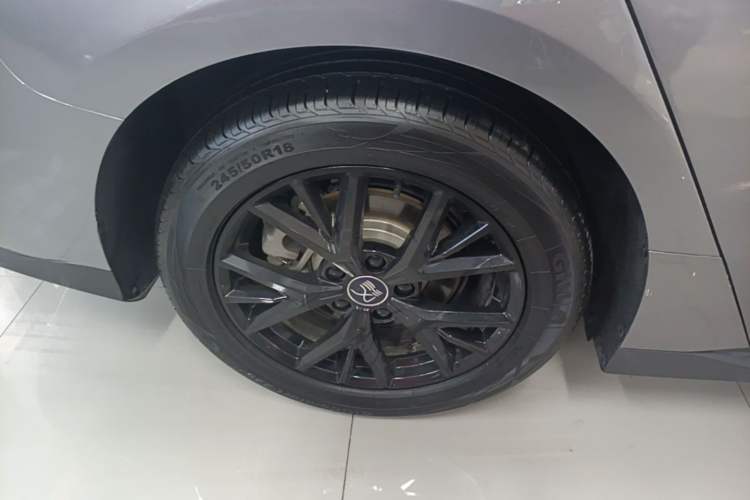 Used BYD Han 2024 DM-i Glory Edition 121KM Prestige Model Exterior 5
