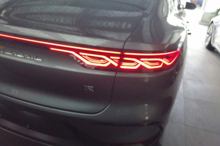 Used BYD Han 2024 EV Glory Edition 506KM Front-Wheel-Drive Premium Model Exterior 6