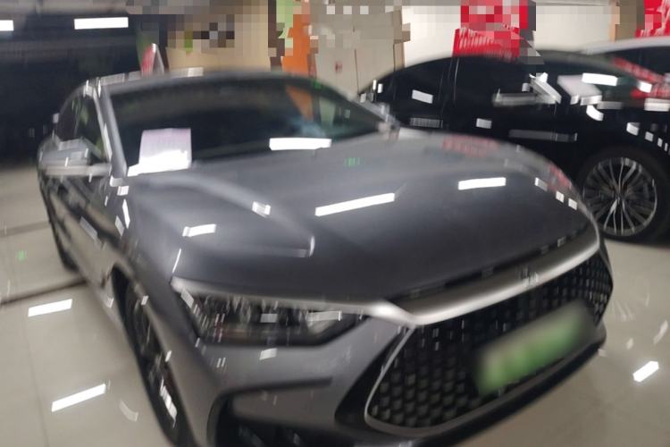 Used BYD Han 2024 DM-i Glory Edition 121KM Elite Model Front Right 45 Deg