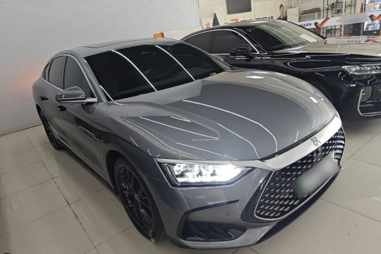Used BYD Han 2024 DM-i Glory Edition 121KM Elite Model Front Right 45 Deg