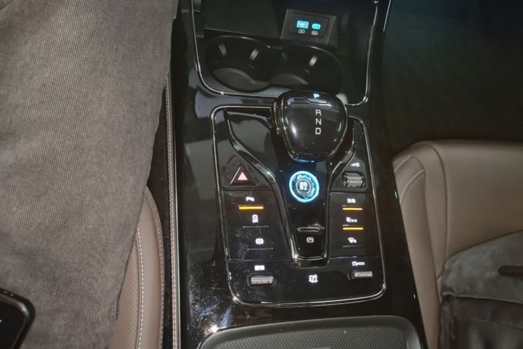 Used BYD Han 2024 EV Glory Edition 605KM Front-Wheel-Drive Premium Model Gear Lever
