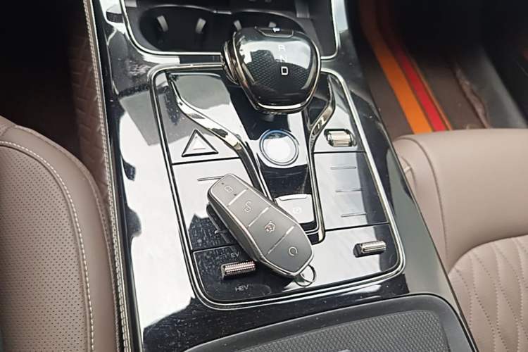 Used BYD Han 2024 DM-i Glory Edition 121KM Prestige Model Gear Lever