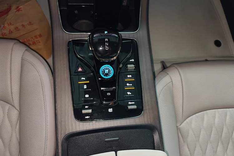 Used BYD Han 2024 DM-i Glory Edition 121KM Premium Model Gear Lever