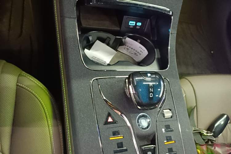 Used BYD Han 2024 DM-i Glory Edition 121KM Elite Model Gear Lever