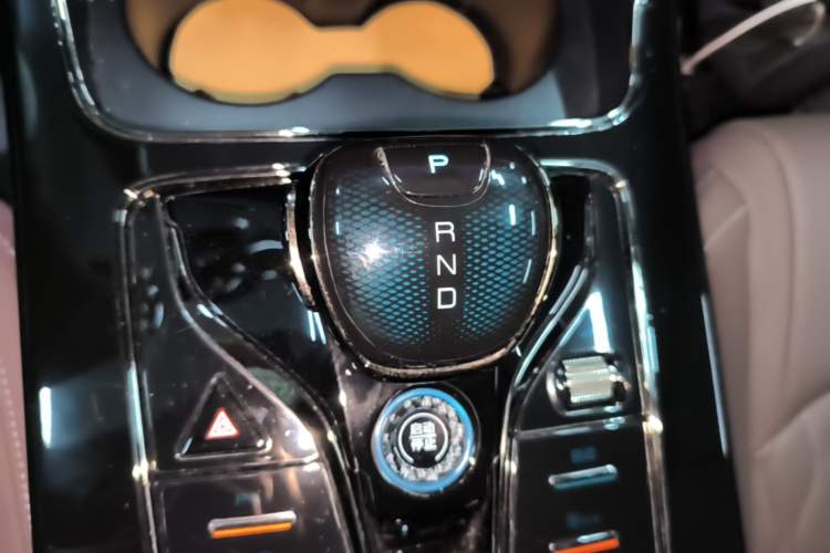 Used BYD Han 2024 DM-i Glory Edition 121KM Prestige Model Gear Lever