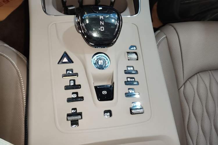 Used BYD Han 2024 DM-i Glory Edition 121KM Elite Model Gear Lever