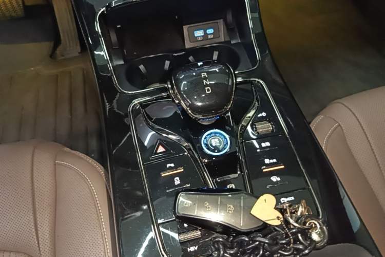 Used BYD Han 2024 DM-i Glory Edition 121KM Prestige Model Gear Lever