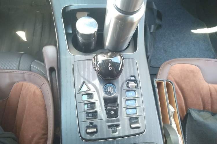 Used BYD Han 2024 DM-i Glory Edition 121KM Premium Model Gear Lever