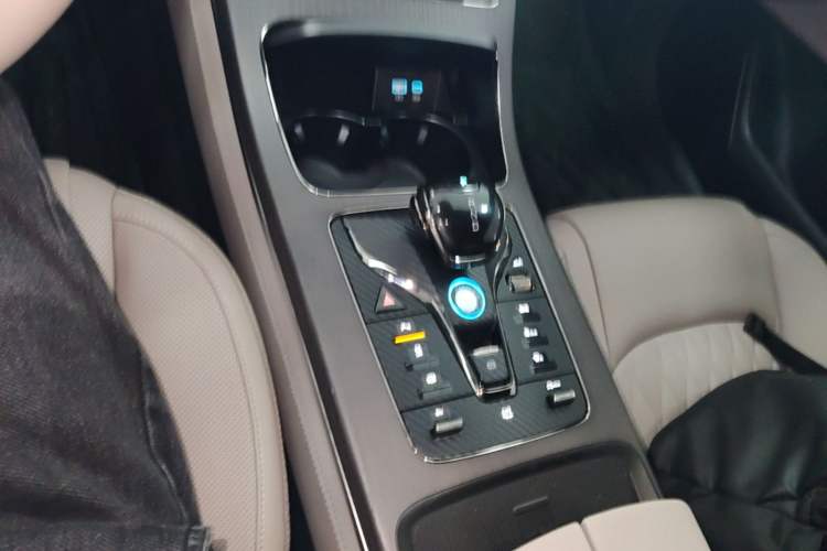 Used BYD Han 2024 DM-i Glory Edition 121KM Premium Model Gear Lever