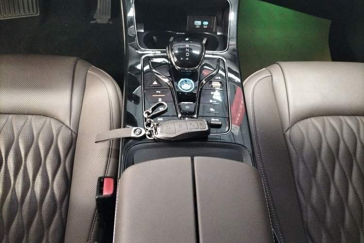 Used BYD Han 2024 EV Glory Edition 605KM Front-Wheel-Drive Premium Model Gear Lever