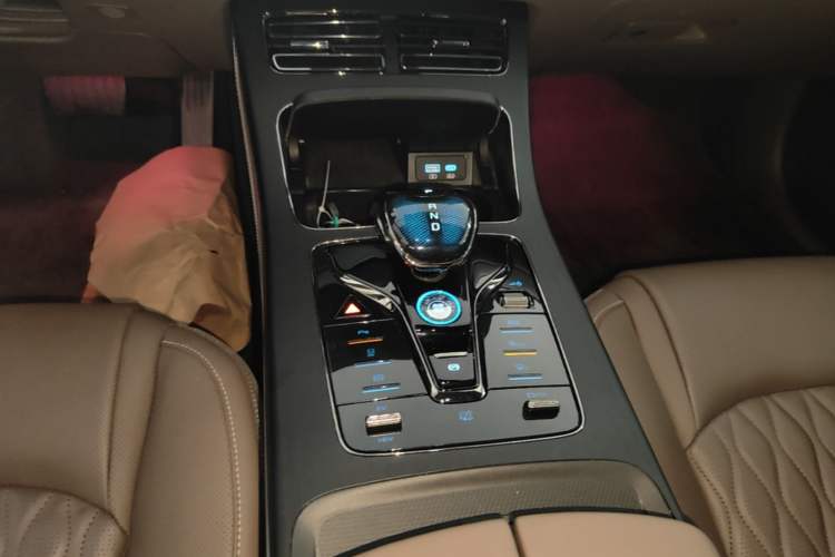 Used BYD Han 2024 DM-i Glory Edition 121KM Premium Model Gear Lever