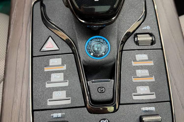 Used BYD Han 2024 EV Glory Edition 610 km All-Wheel Drive "Tian Shen Zhi Jia" Intelligent Driving Model Gear Lever
