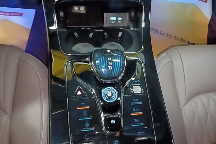 Used BYD Han 2024 DM-i Glory Edition 121KM Prestige Model Gear Lever