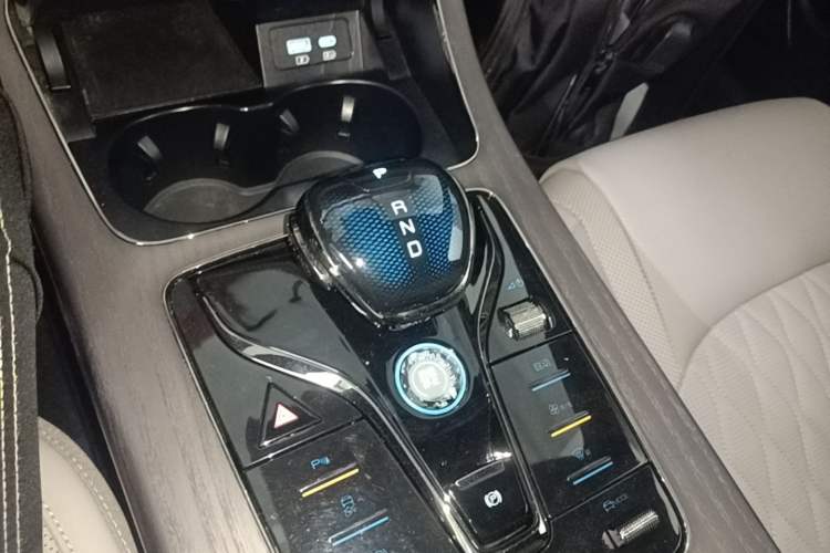 Used BYD Han 2024 DM-i Glory Edition 121KM Premium Model Gear Lever