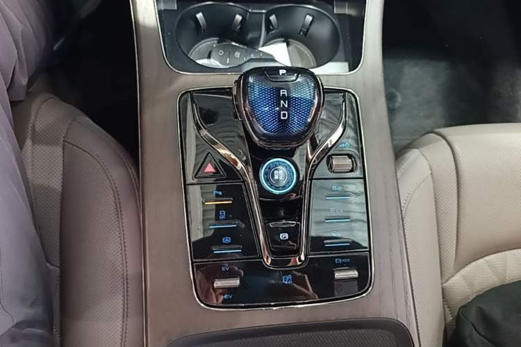 Used BYD Han 2024 DM-i Glory Edition 121KM Premium Model Gear Lever