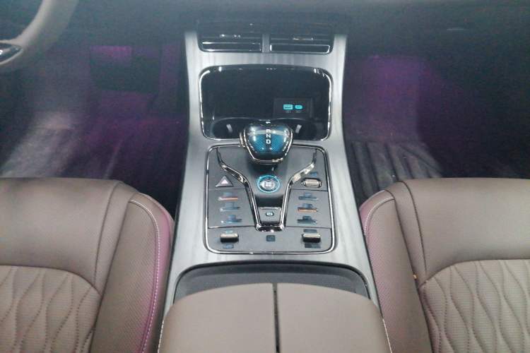Used BYD Han 2024 DM-i Glory Edition 121KM Prestige Model Gear Lever