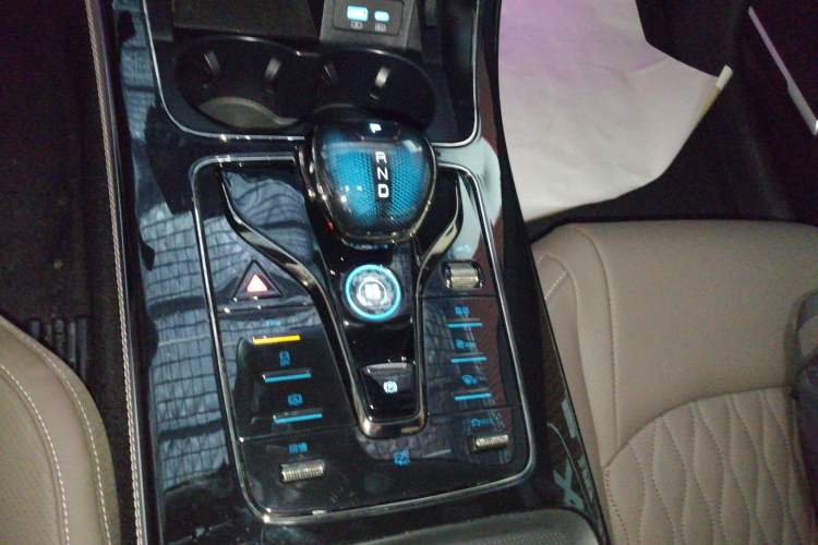Used BYD Han 2024 EV Glory Edition 506KM Front-Wheel-Drive Premium Model Gear Lever