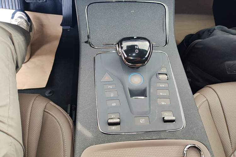 Used BYD Han 2024 DM-i Glory Edition 121KM Elite Model Gear Lever