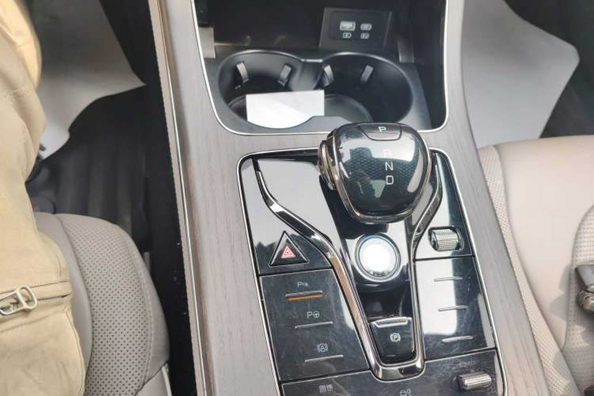 Used BYD Han 2024 EV Glory Edition 610 km All-Wheel Drive "Tian Shen Zhi Jia" Intelligent Driving Model Gear Lever