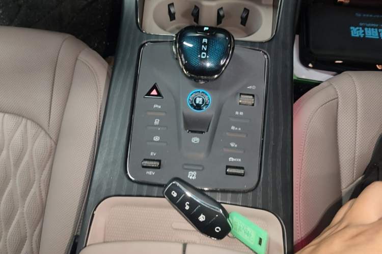 Used BYD Han 2024 DM-i Glory Edition 121KM Prestige Model Gear Lever