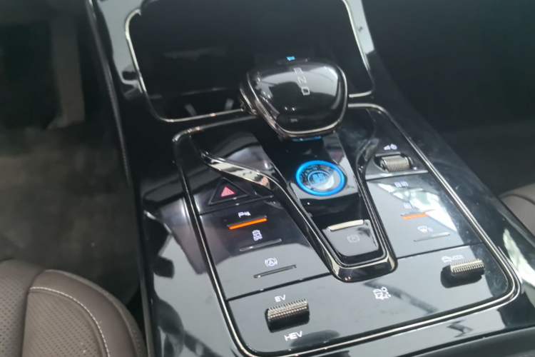 Used BYD Han 2024 DM-i Glory Edition 121KM Elite Model Gear Lever