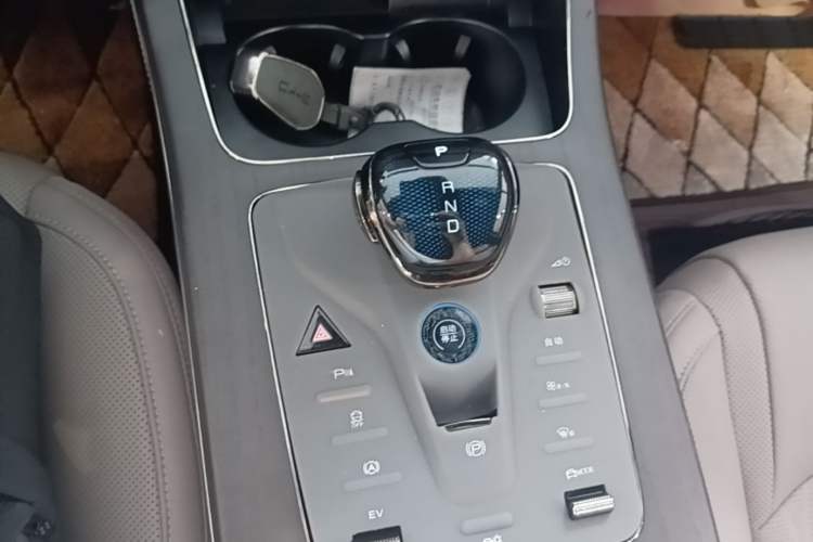 Used BYD Han 2024 DM-i Glory Edition 121KM Premium Model Gear Lever