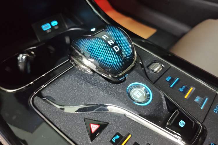 Used BYD Han 2024 DM-i Glory Edition 121KM Prestige Model Gear Lever