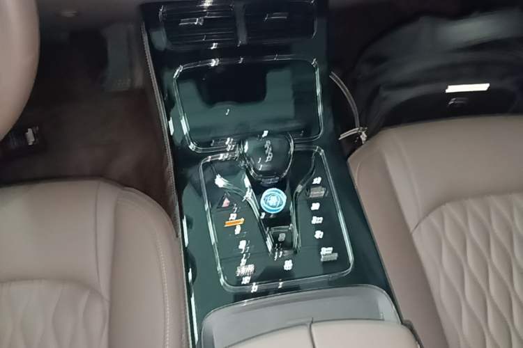 Used BYD Han 2024 DM-i Glory Edition 121KM Elite Model Gear Lever