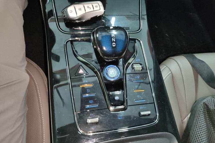 Used BYD Han 2024 DM-i Glory Edition 121KM Elite Model Gear Lever
