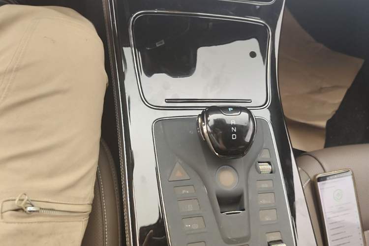 Used BYD Han 2024 DM-i Glory Edition 121KM Elite Model Gear Lever