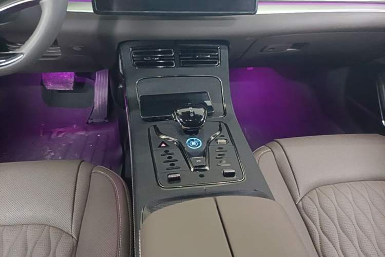 Used BYD Han 2024 DM-i Glory Edition 121KM Prestige Model Gear Lever