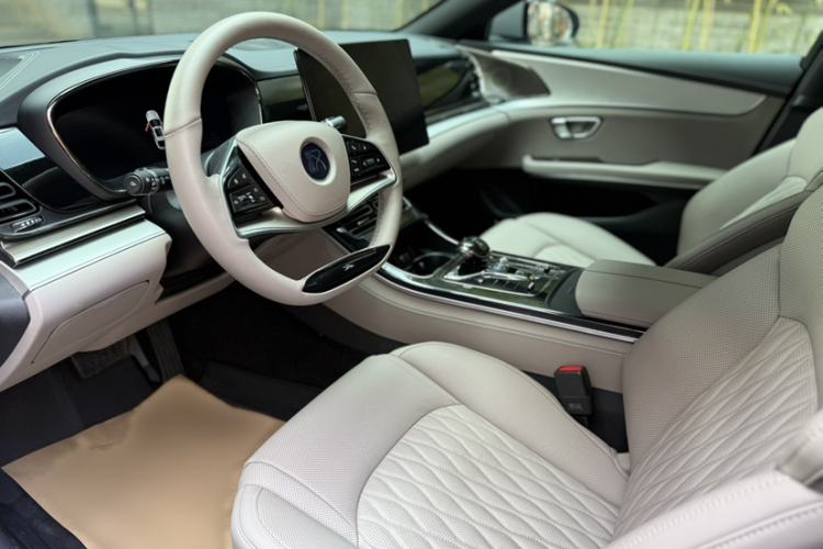 Used BYD Han 2024 EV Glory Edition 506KM Front-Wheel-Drive Premium Model Interior 1